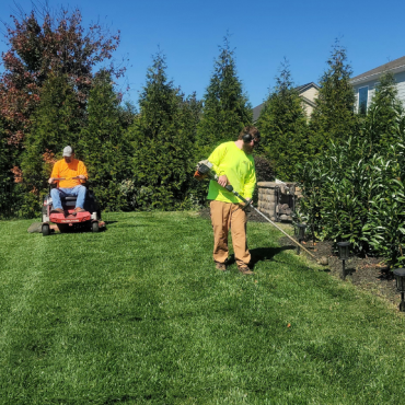 lawn mowing service Venice FL