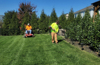 lawn mowing service Venice FL